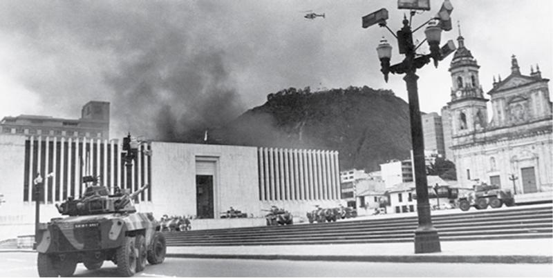 Tanks laying siege to burning Palace of Justice in Plaza Bolivar