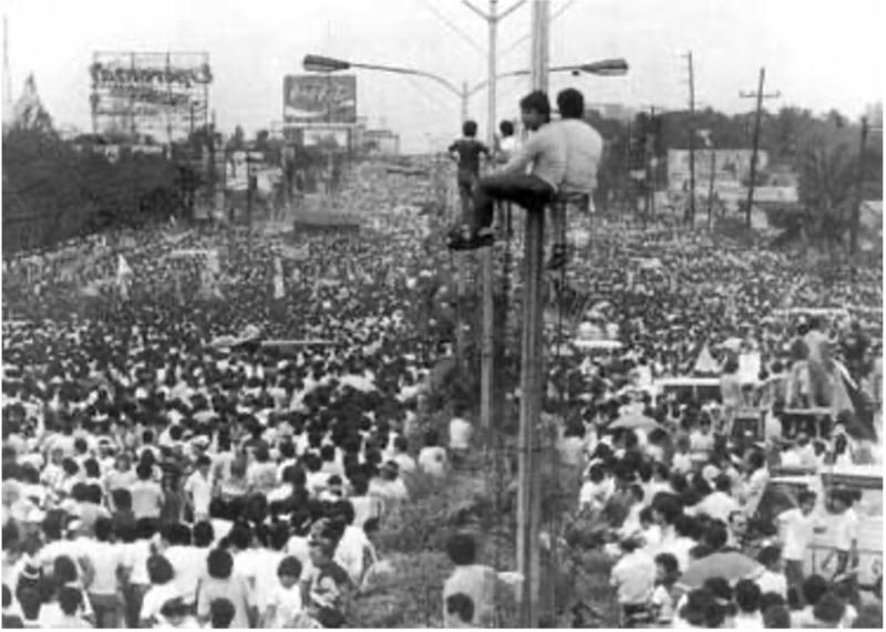 Hundreds of thousands of people filling up Epifanio de los Santos Avenue (EDSA), facing northbound towards the Boni Serrano Avenue–EDSA intersection (February 1986)