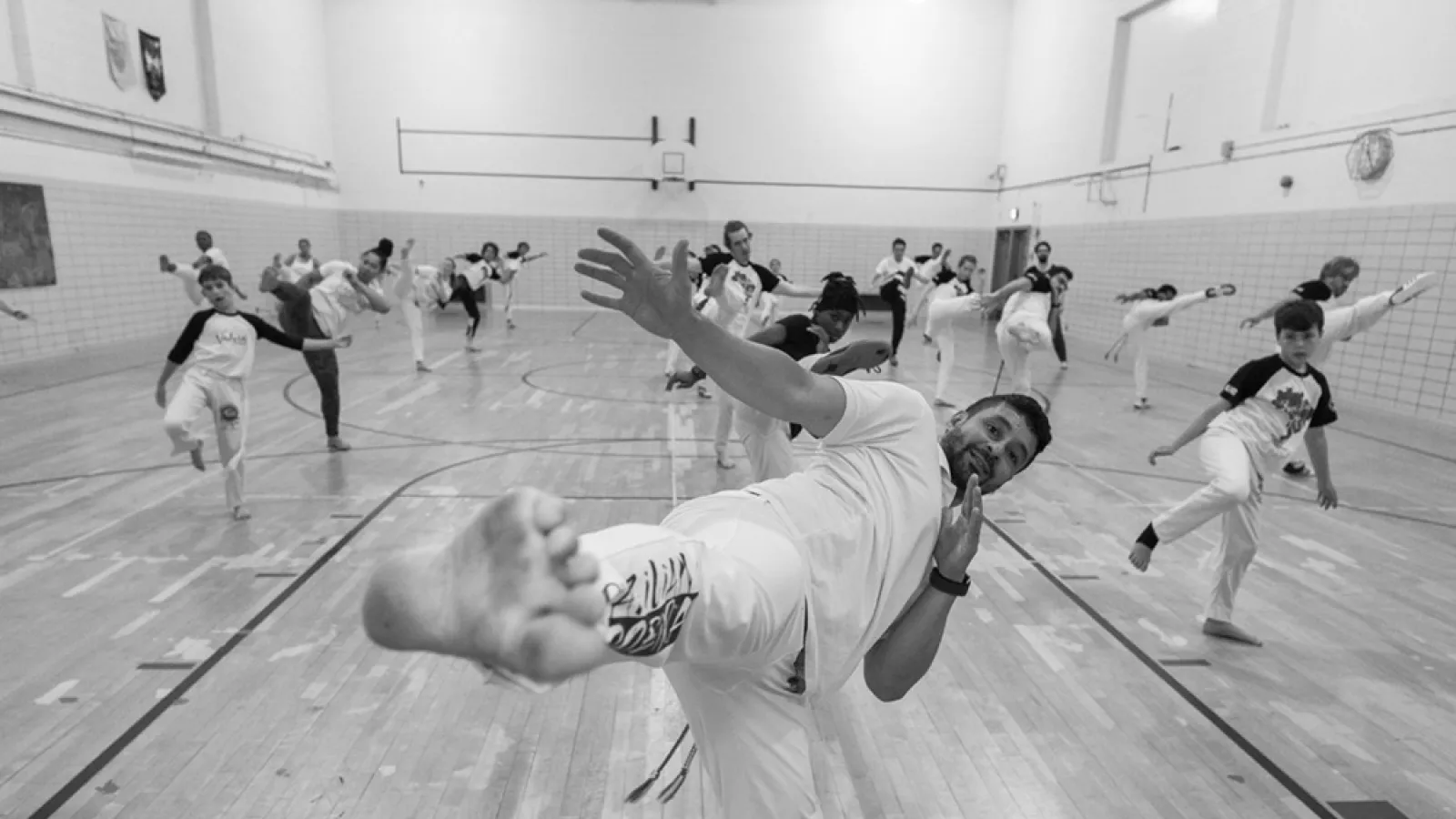 Mestre Lobinho teaching capoeira