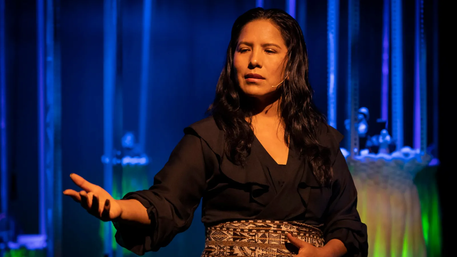 Llontop-woman performing