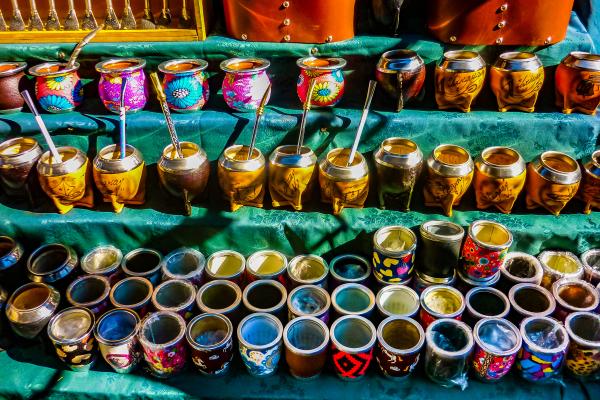Mate cups of different colors