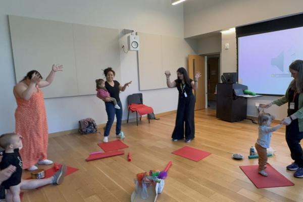 parents and babies dancing in a music class